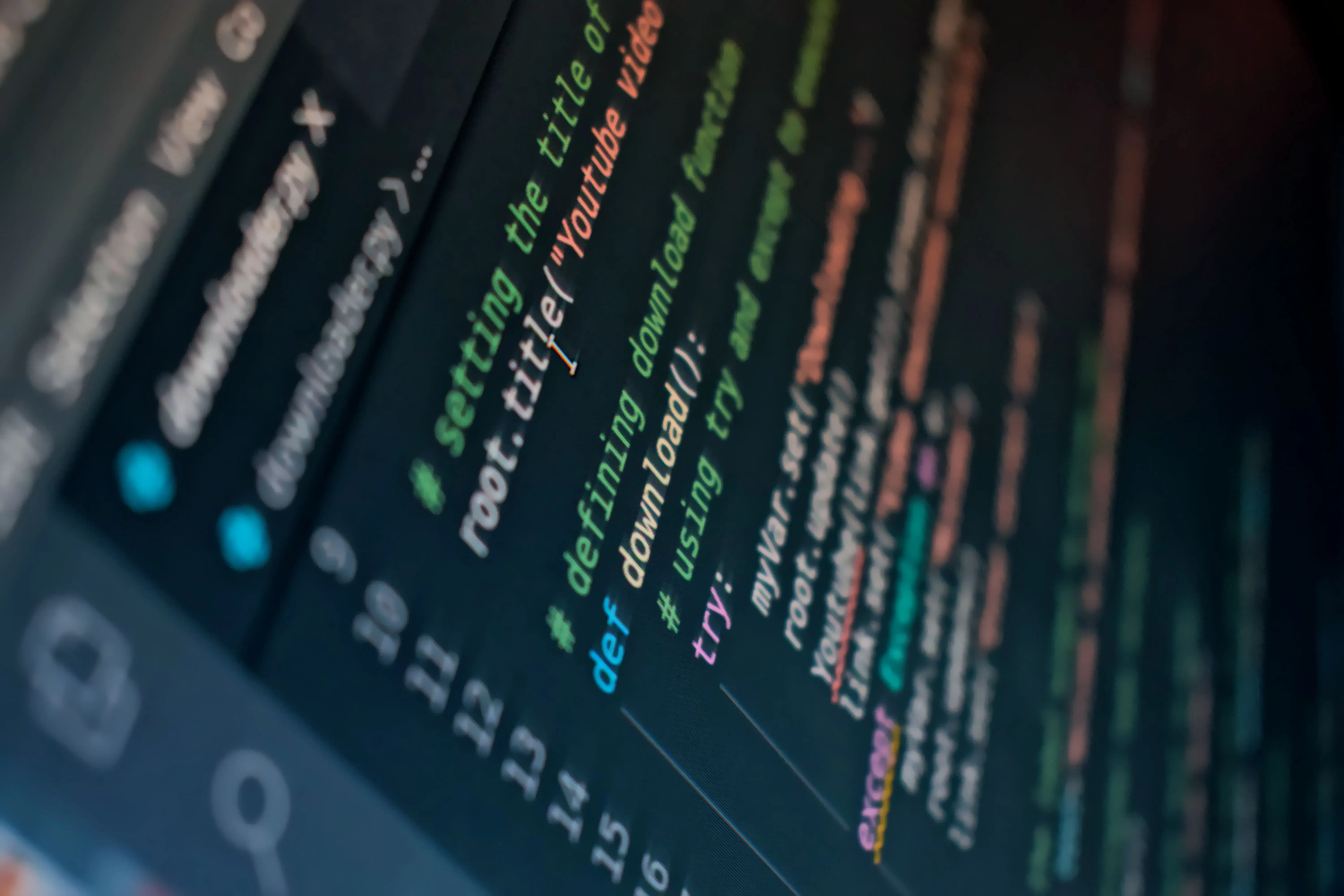 Tela com código de programação exibida em editor de desenvolvimento.